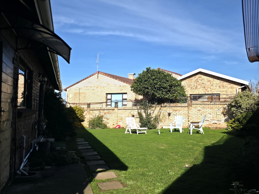 3 Bedroom Property for Sale in Wavecrest Eastern Cape